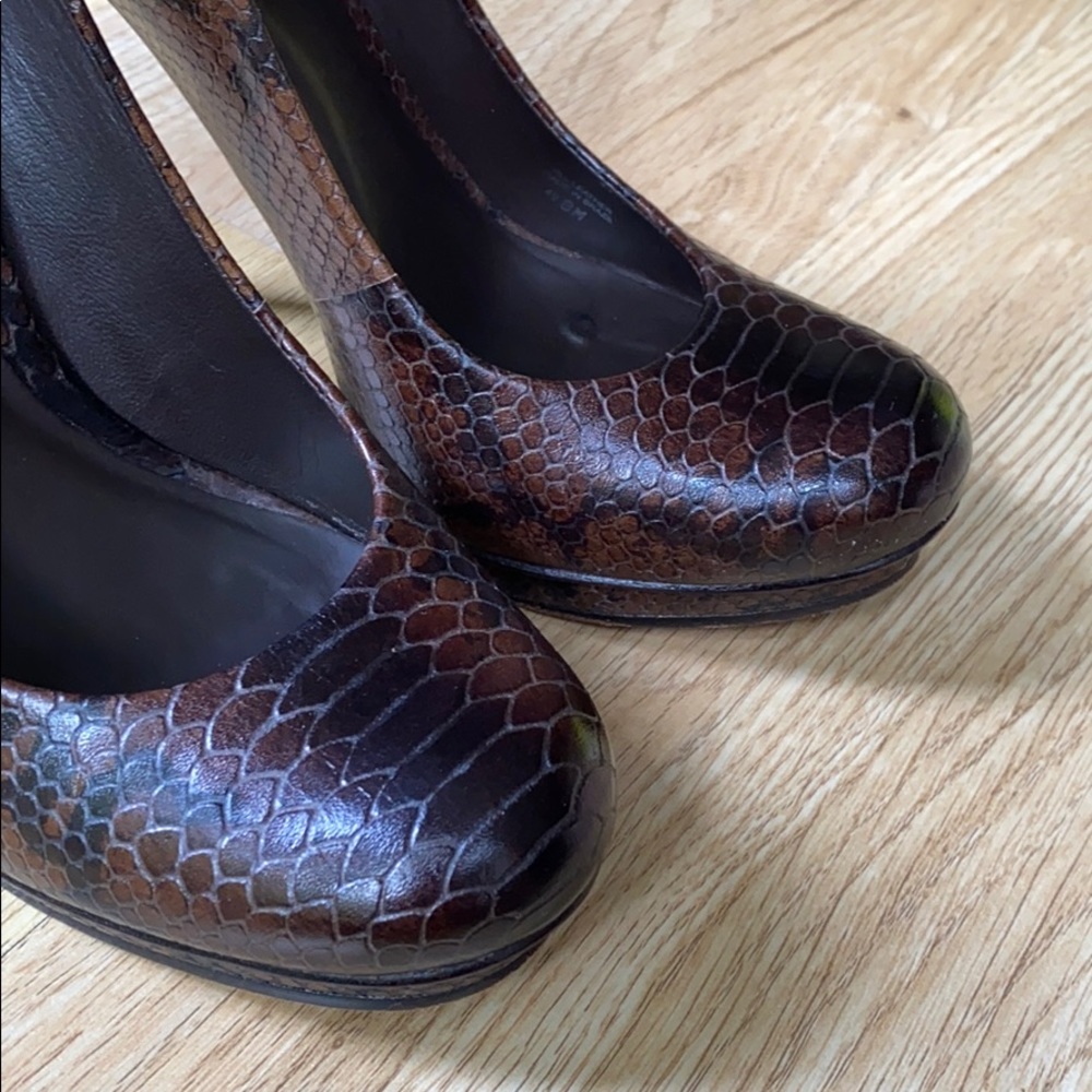 Tory Burch Brown Python Print Leather Pumps - image 6
